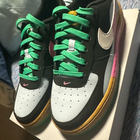 Nike Air Force One - Picture 3 of 6